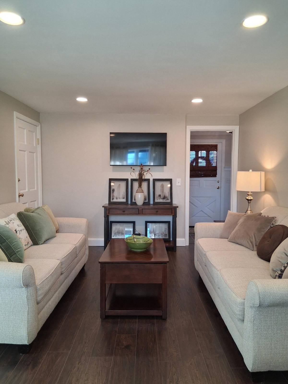 Spacious 4BR Home on Quiet Cul-de-Sac with Screened Porch - Photo 2