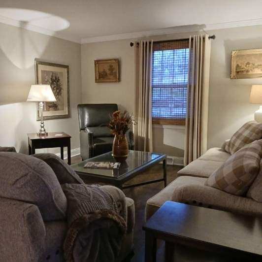 Spacious 4BR Home on Quiet Cul-de-Sac with Screened Porch - Photo 6