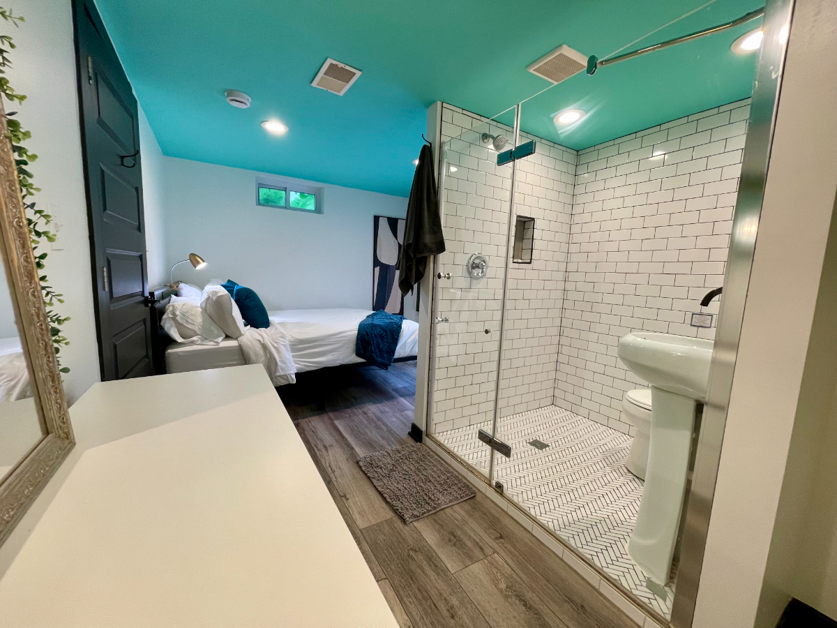 Private Room w/Attached Bath in a Shared Home - Photo 2