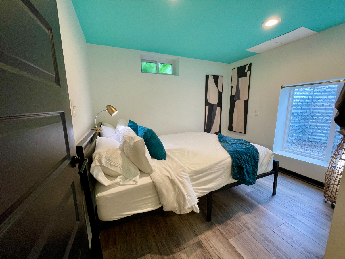 Private Room w/Attached Bath in a Shared Home - Photo 4