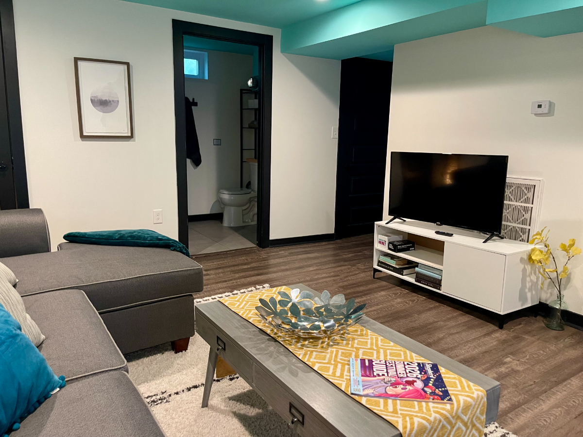Private Room w/Attached Bath in a Shared Home - Photo 6