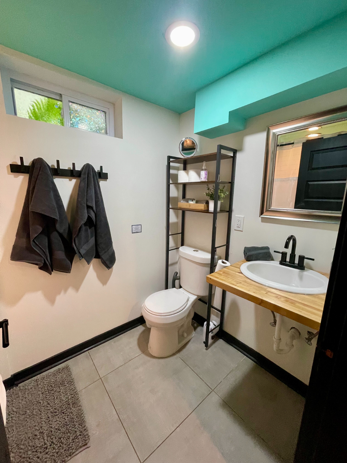 Private Room w/Attached Bath in a Shared Home - Photo 9