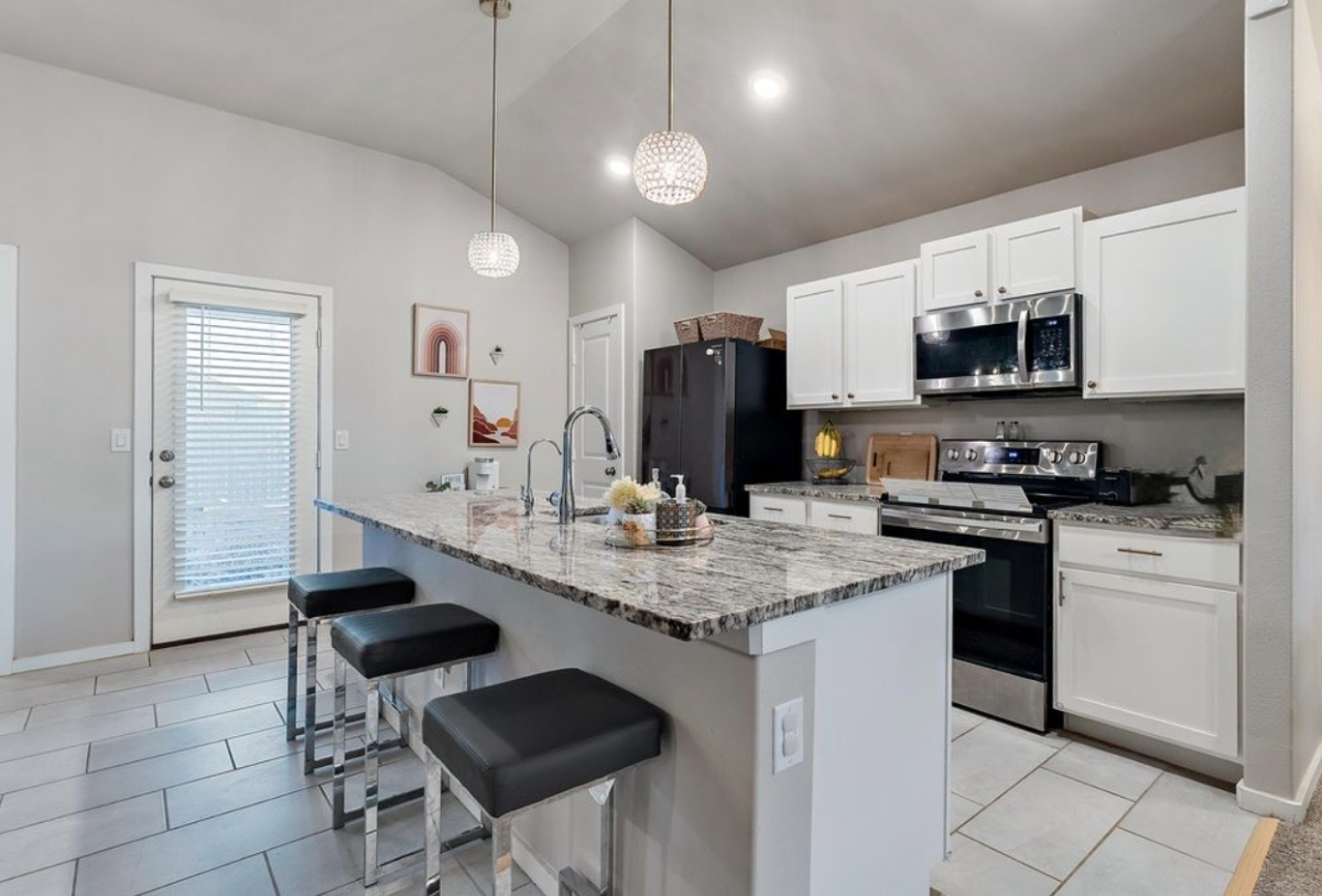 Spacious 3 Bedroom Rental With Garage And Outdoor Area Near Texas Tech University And Medical Center - Photo 8