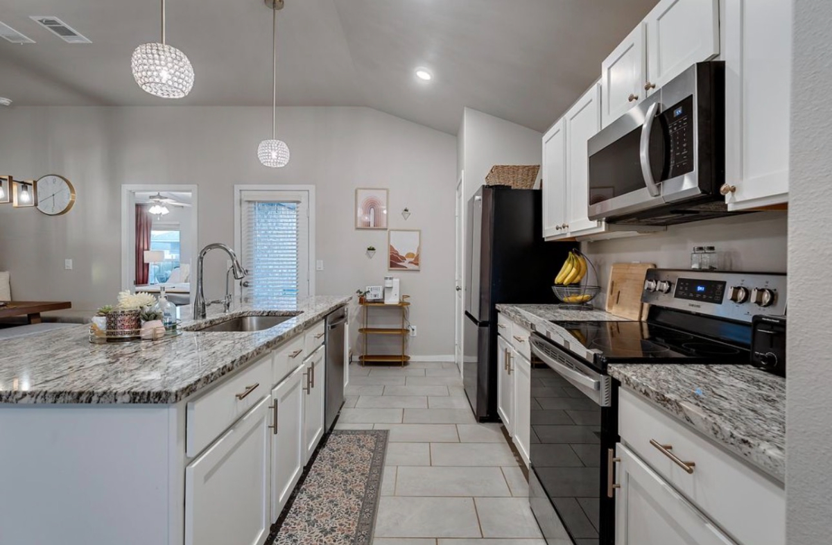 Spacious 3 Bedroom Rental With Garage And Outdoor Area Near Texas Tech University And Medical Center - Photo 9