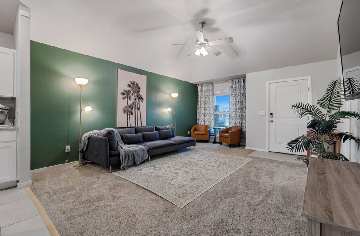 Spacious 3 Bedroom Rental With Garage And Outdoor Area Near Texas Tech University And Medical Center - Photo 2