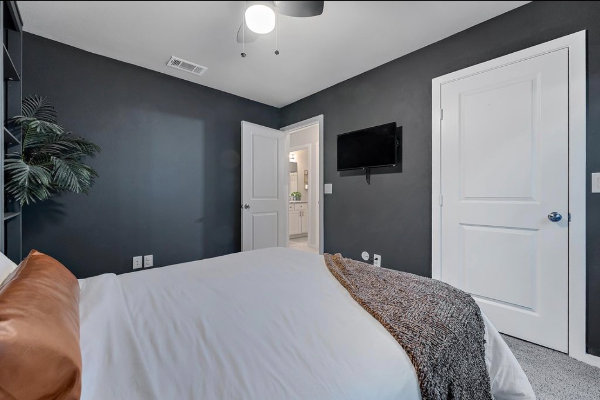 Spacious 3 Bedroom Rental With Garage And Outdoor Area Near Texas Tech University And Medical Center - Photo 12