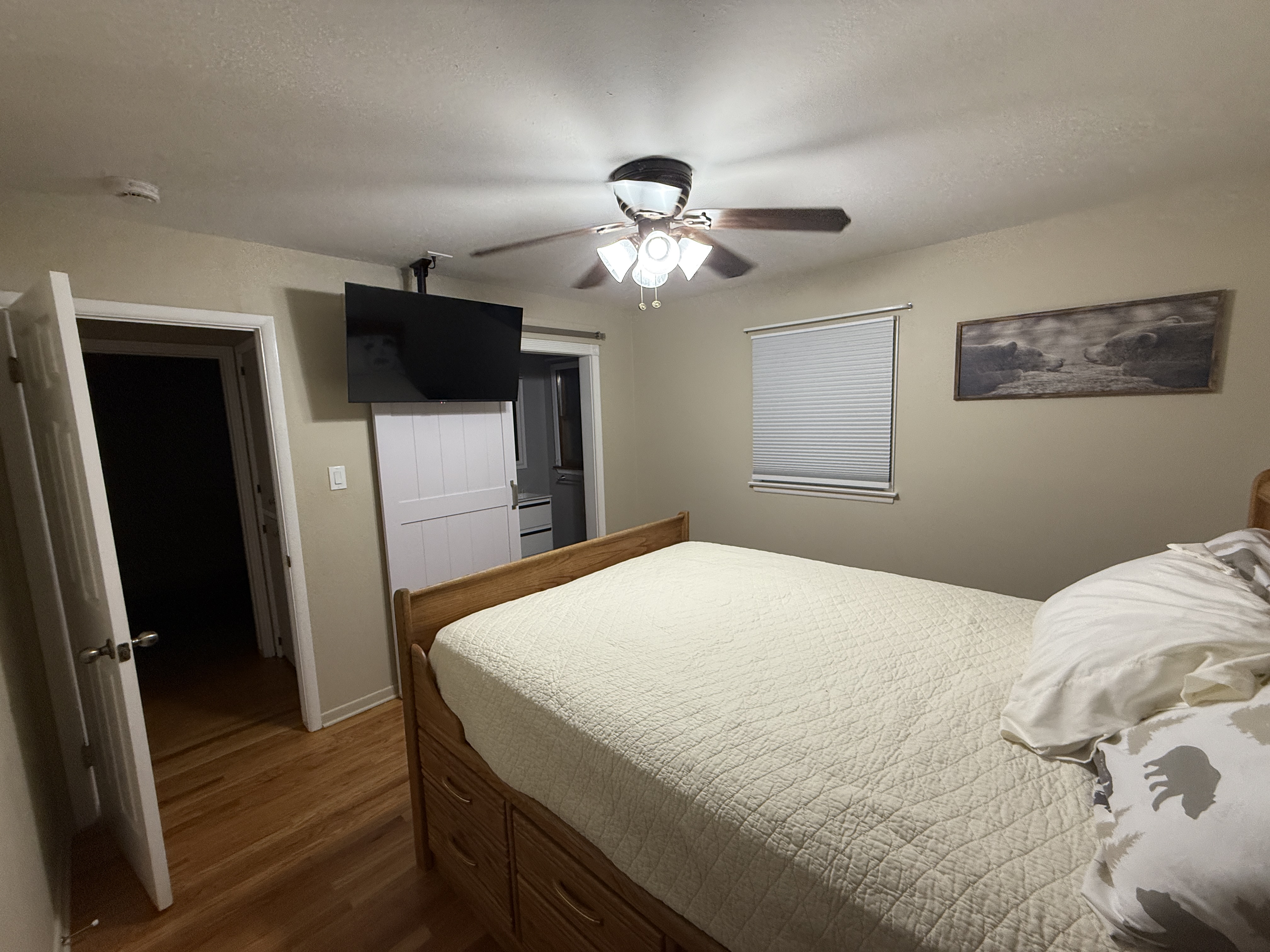 Private Upper-Level 2BR with Smart Features, Shared Kitchen, Large Yard, and Cozy Work Nook - Photo 3