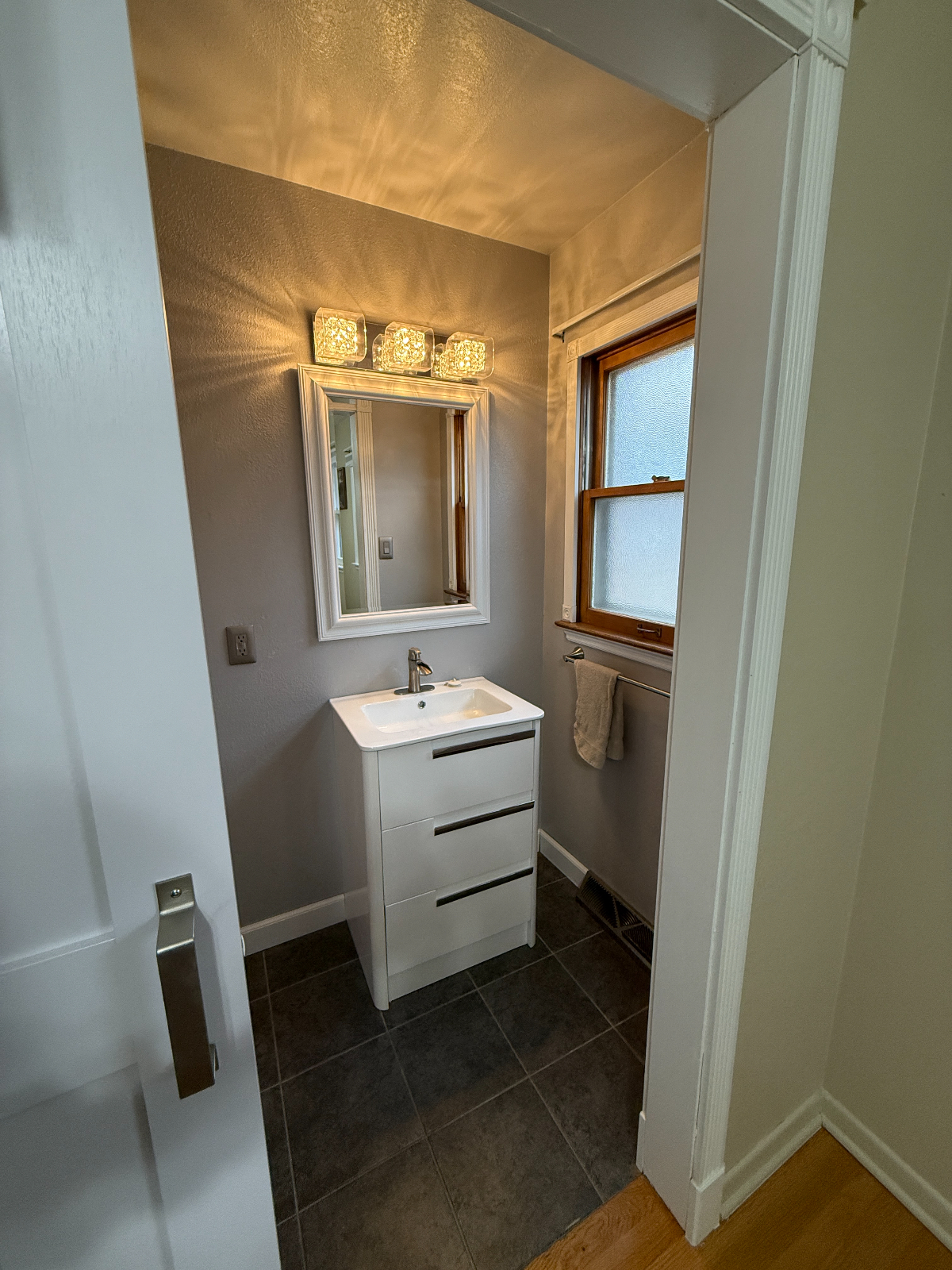 Private Upper-Level 2BR with Smart Features, Shared Kitchen, Large Yard, and Cozy Work Nook - Photo 7