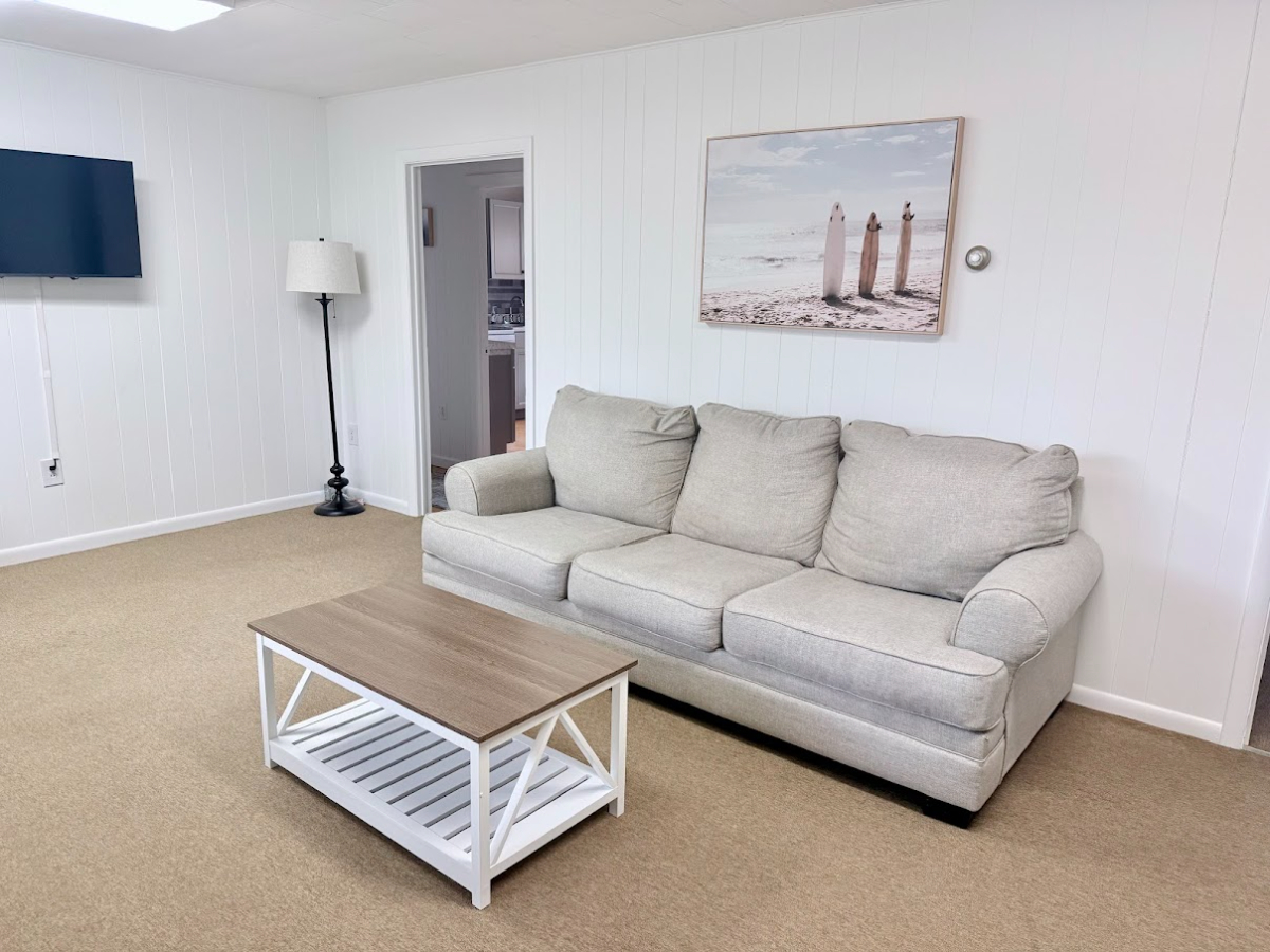 Fully Renovated Spacious 2-Bedroom Home - Photo 3