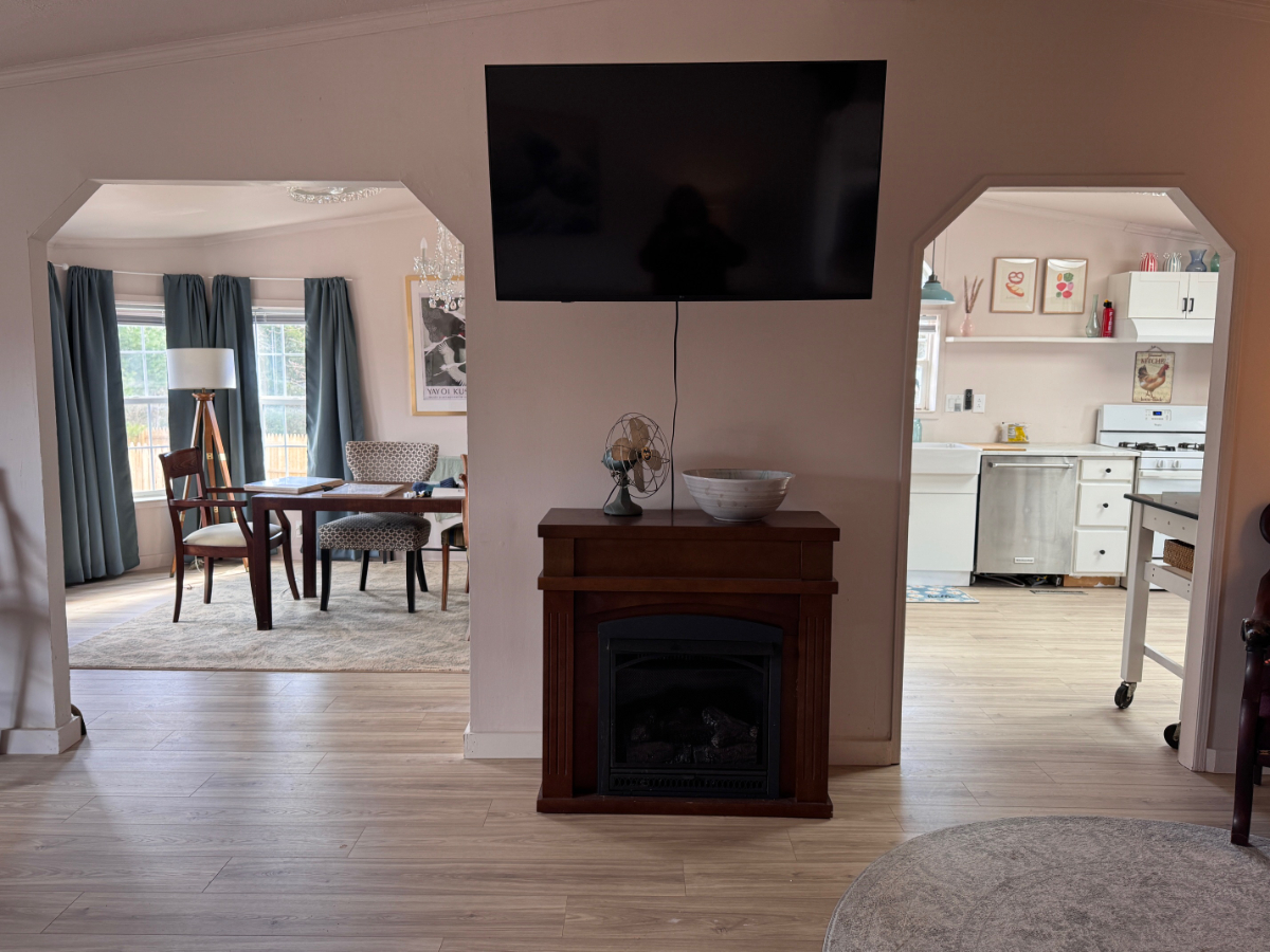 Comfortable 3 Bedroom Retreat With Deck Close To Hudson Dining, Parks, And Columbia Memorial Hospita - Photo 8