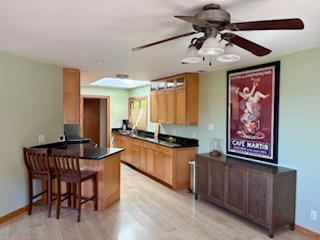 Beautiful Bayview Home - Photo 5