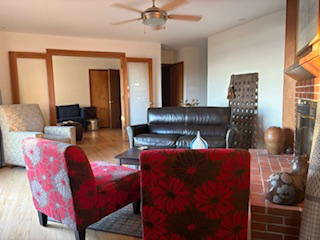 Beautiful Bayview Home - Photo 3