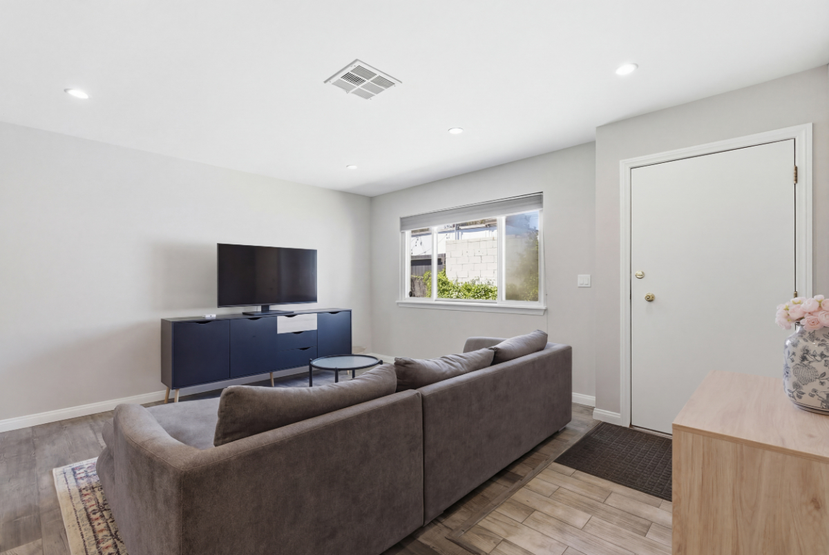 Fully Furnished 3BD/2BA House in Glassell Park Minutes to Glendale Memorial & Hollywood Presbyterian - Photo 5