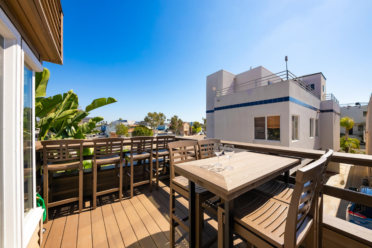 South Mission, a 4 Bedroom 4 1/2 Bath Home Just 1 Block from the Beach - Photo 4