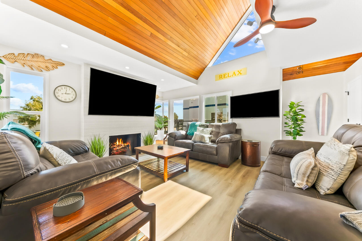 South Mission, a 4 Bedroom 4 1/2 Bath Home Just 1 Block from the Beach - Photo 6