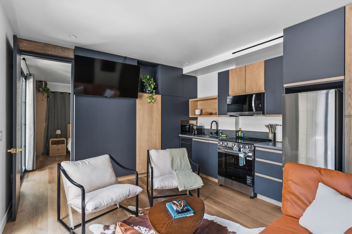 Luxury 2BR w/ Workspace Central San Diego - Photo 5