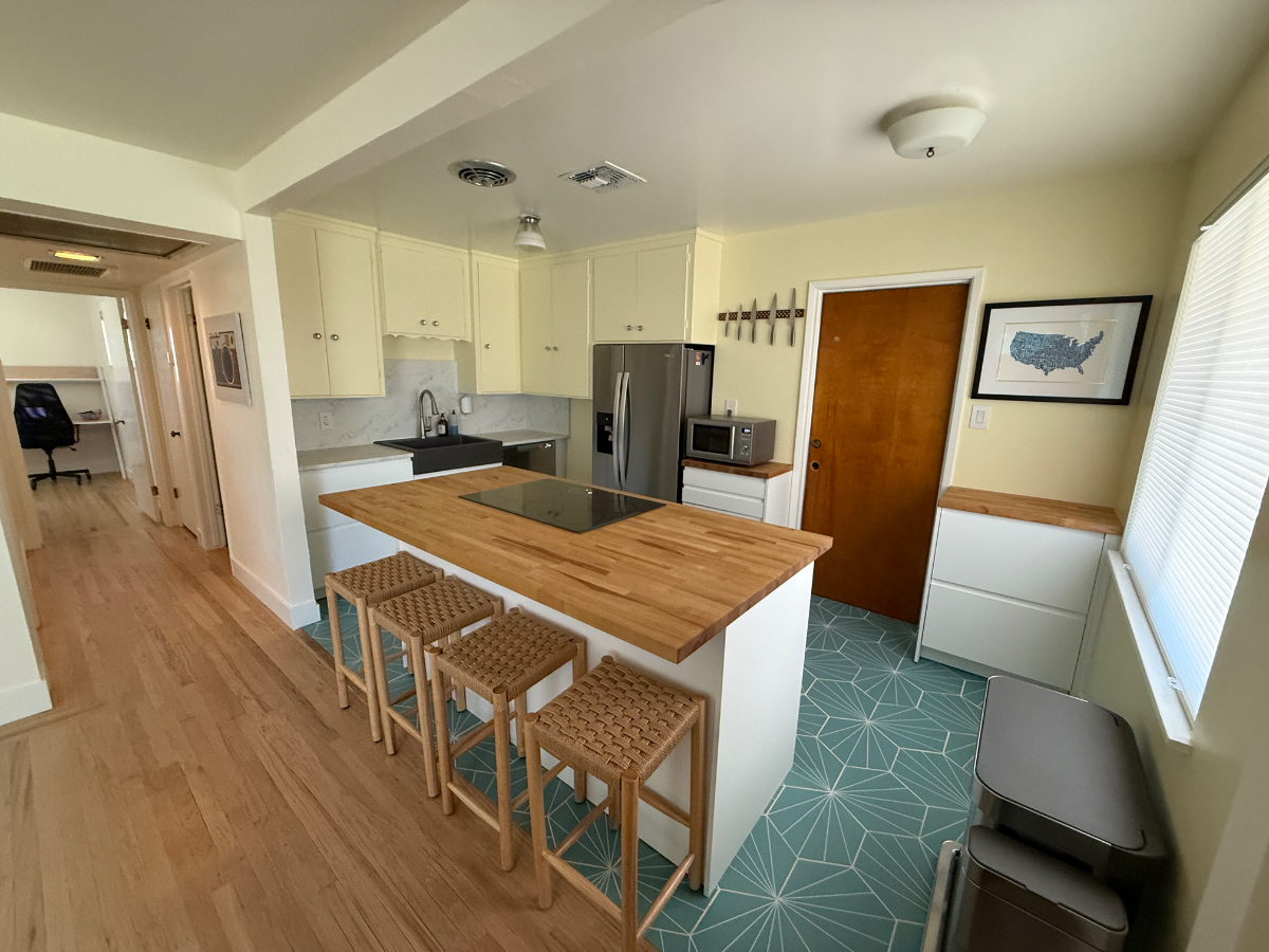 2 Bed 1 Bath halfplex with one car garage - Photo 1