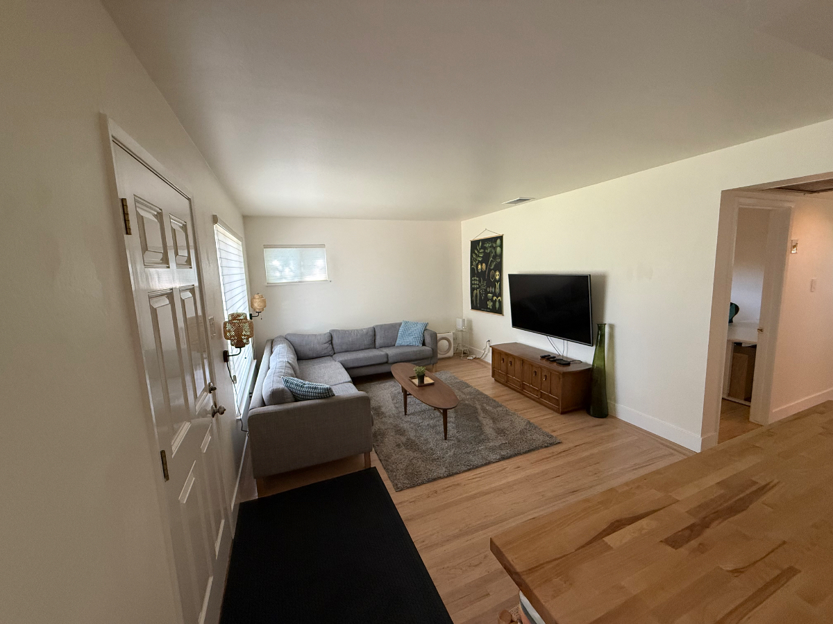 2 Bed 1 Bath halfplex with one car garage - Photo 3