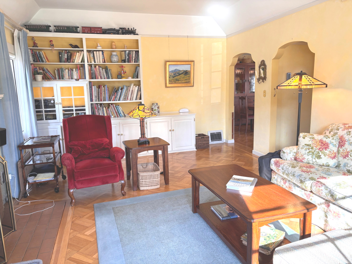 Front Bedroom - Photo 6