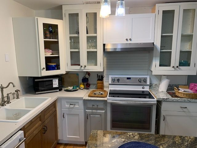 Elevated 1 bedroom 2 bath Apartment King bed 2 bath full kitchen and laundry in unit 3 minutes to be - Photo 8
