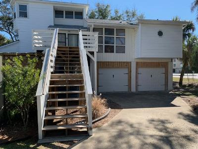 Elevated 1 bedroom 2 bath Apartment King bed 2 bath full kitchen and laundry in unit 3 minutes to beach