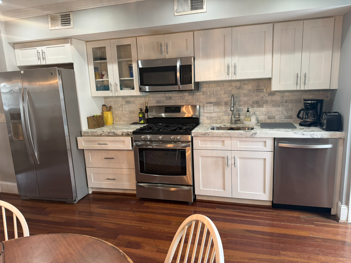 Spacious rowhome, great location in NE DC - Photo 8