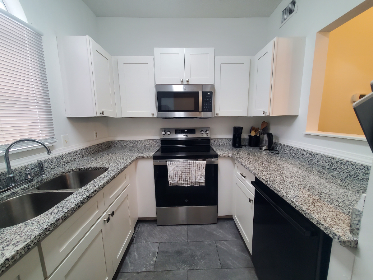 Spacious and Updated Condo Midtown - Photo 6