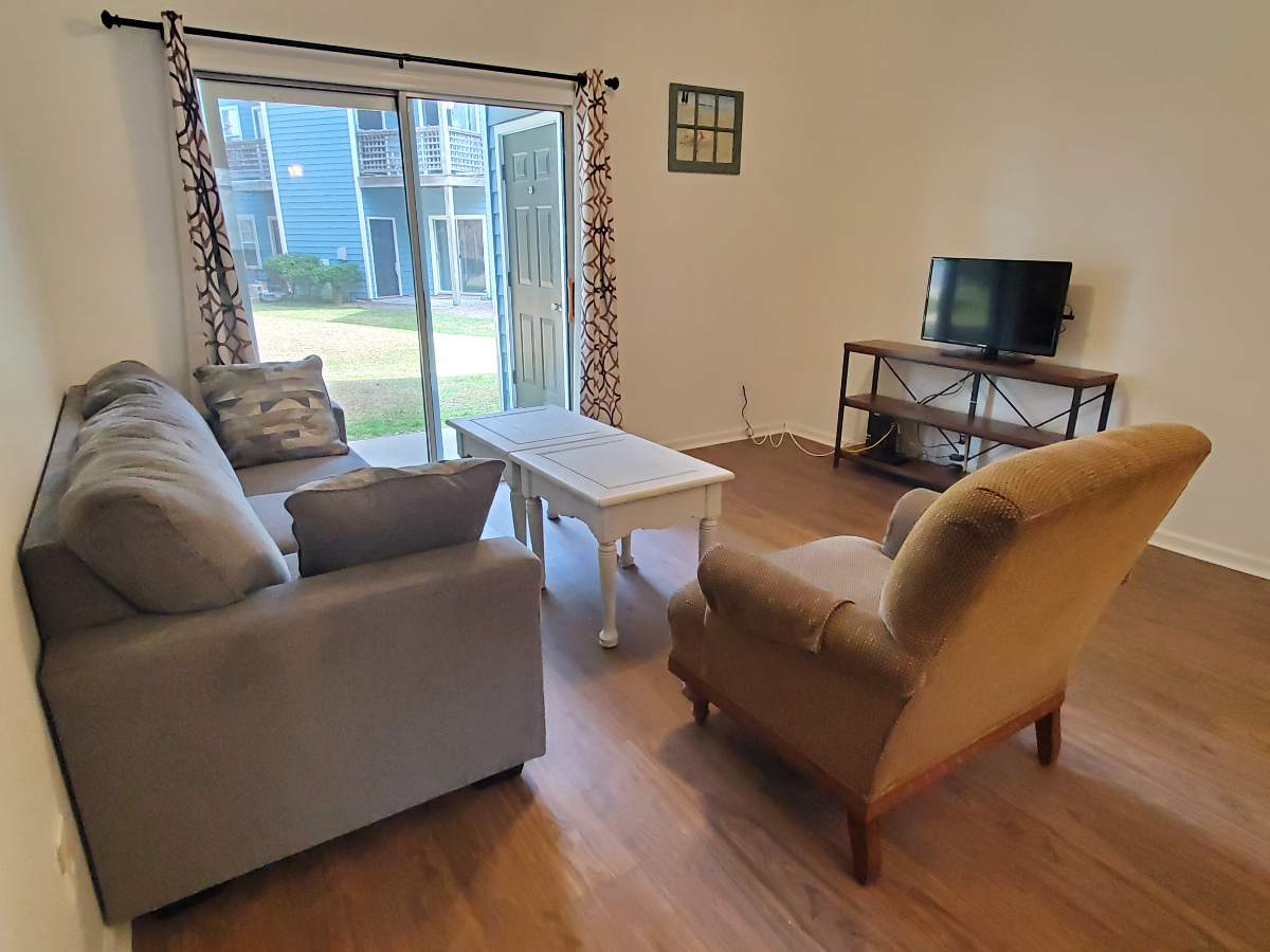 Spacious and Updated Condo Midtown - Photo 2
