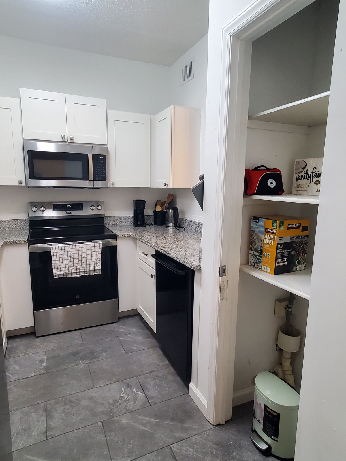Spacious and Updated Condo Midtown - Photo 8