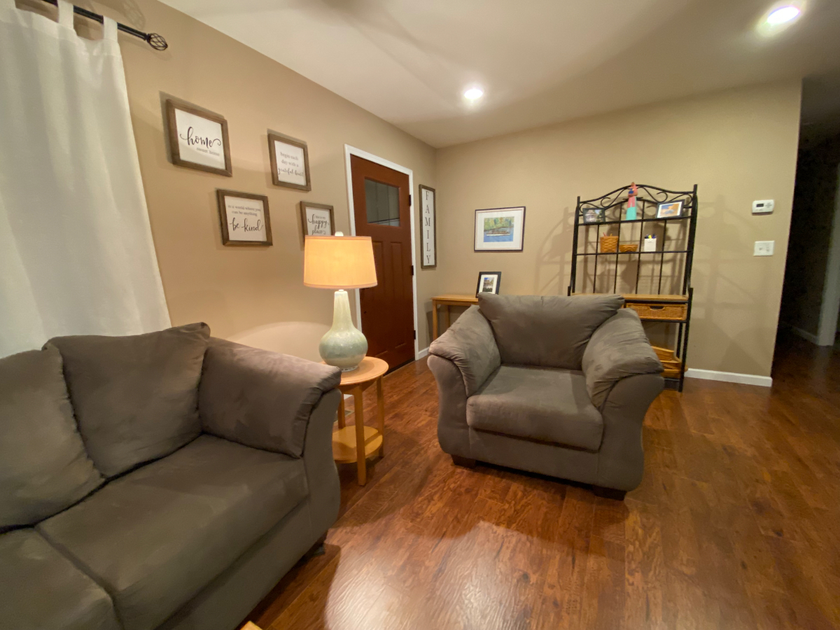 Cozy Country Home - Photo 3