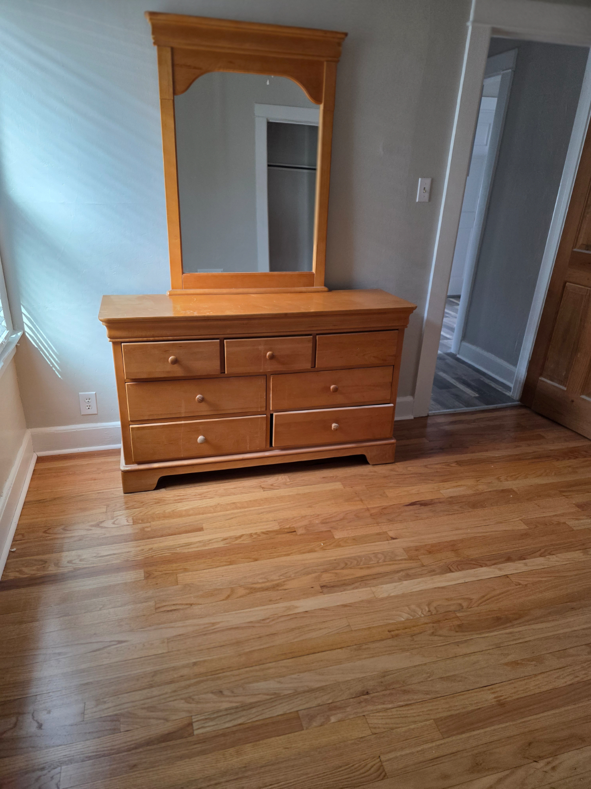 3 bedroom / 1 bath apartment - Photo 5