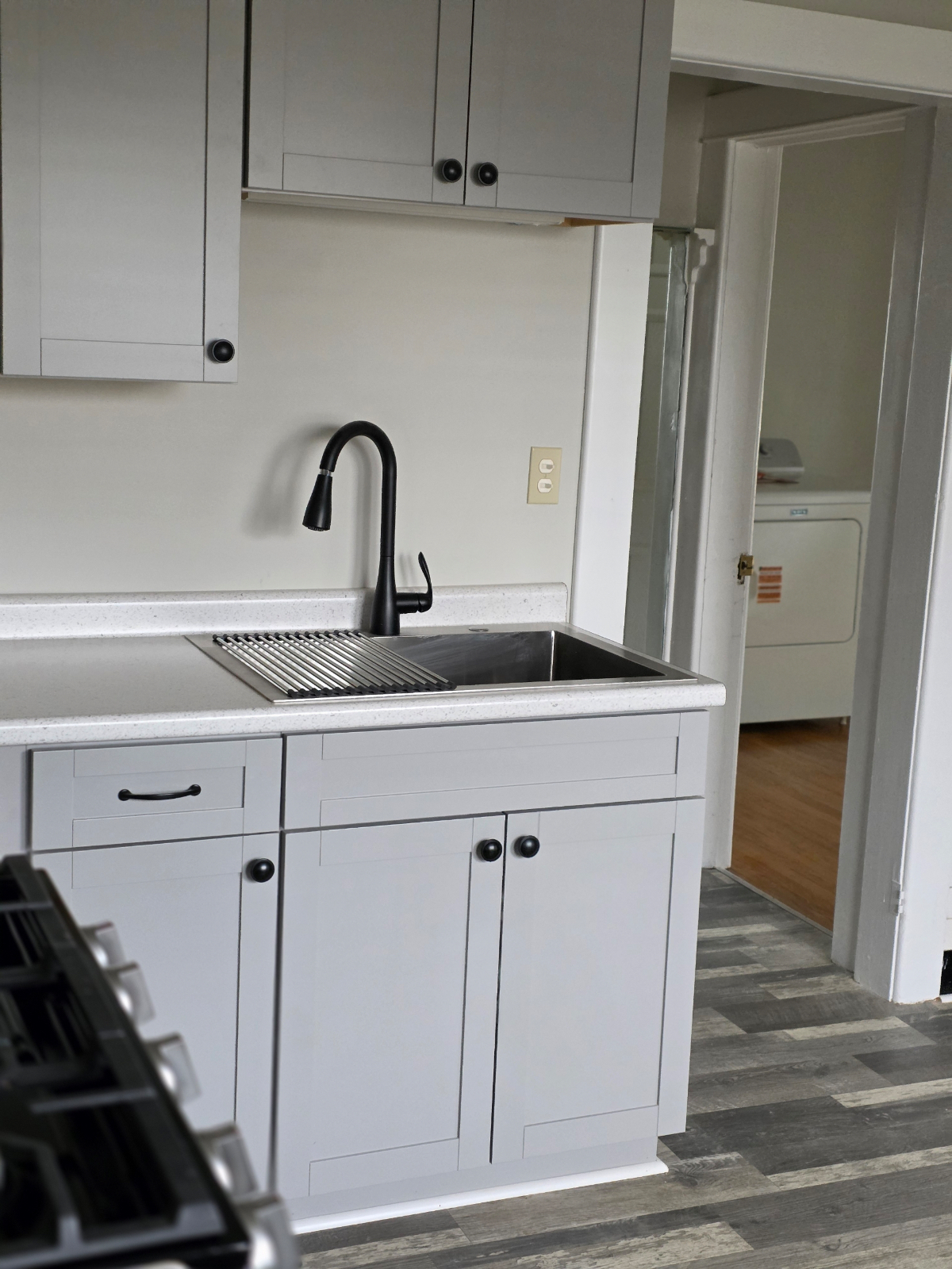3 bedroom / 1 bath apartment - Photo 7