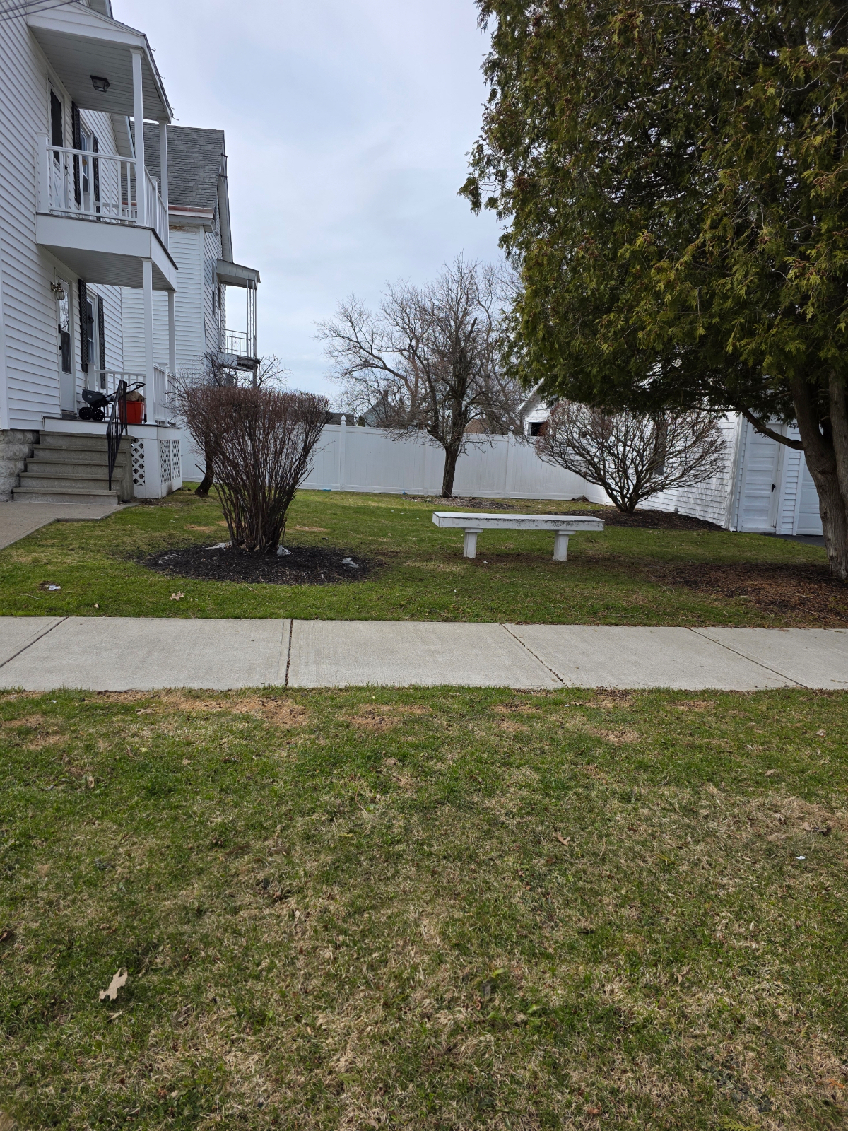 3 bedroom / 1 bath apartment - Photo 4