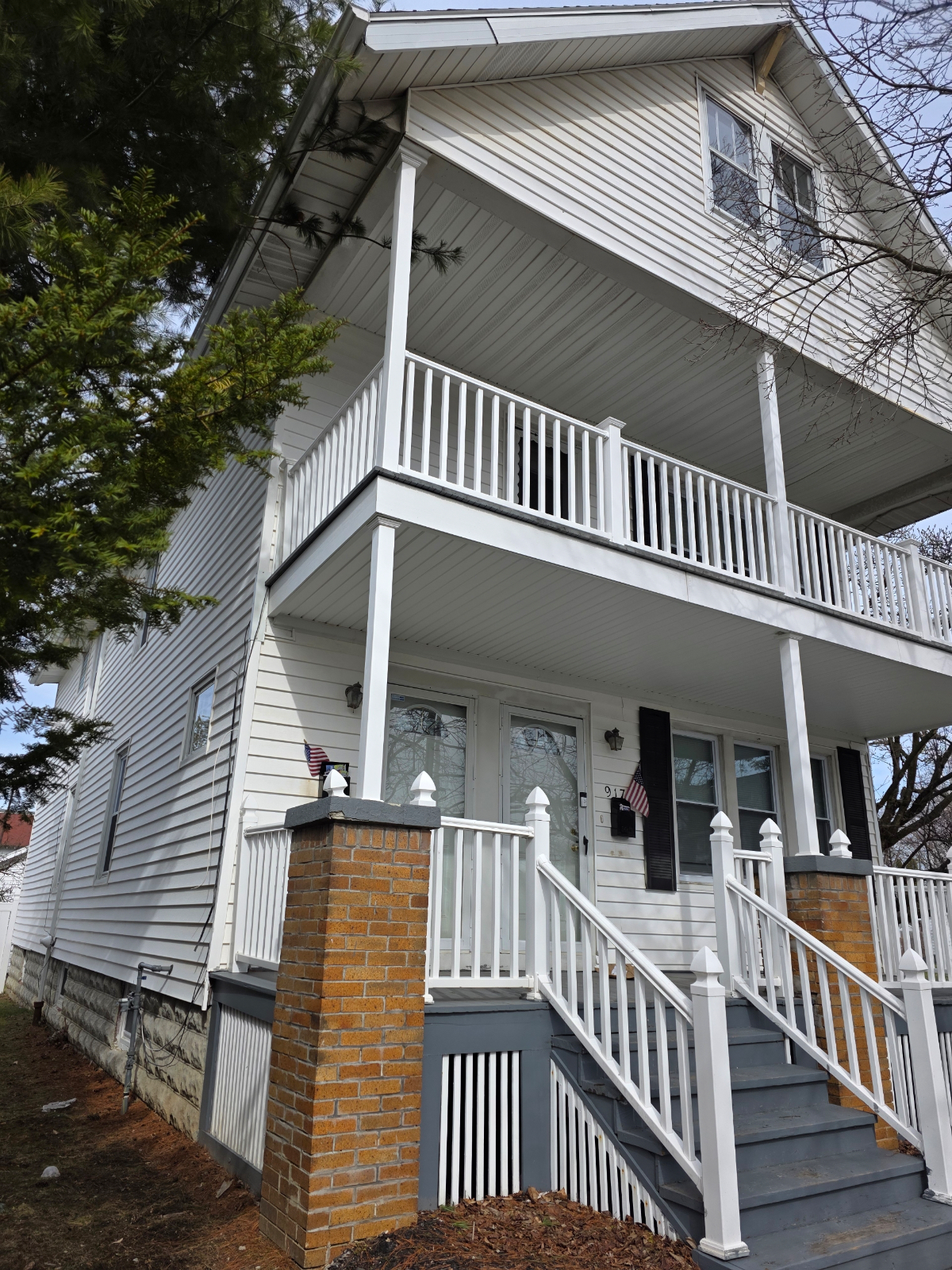 3 bedroom / 1 bath apartment - Photo 2