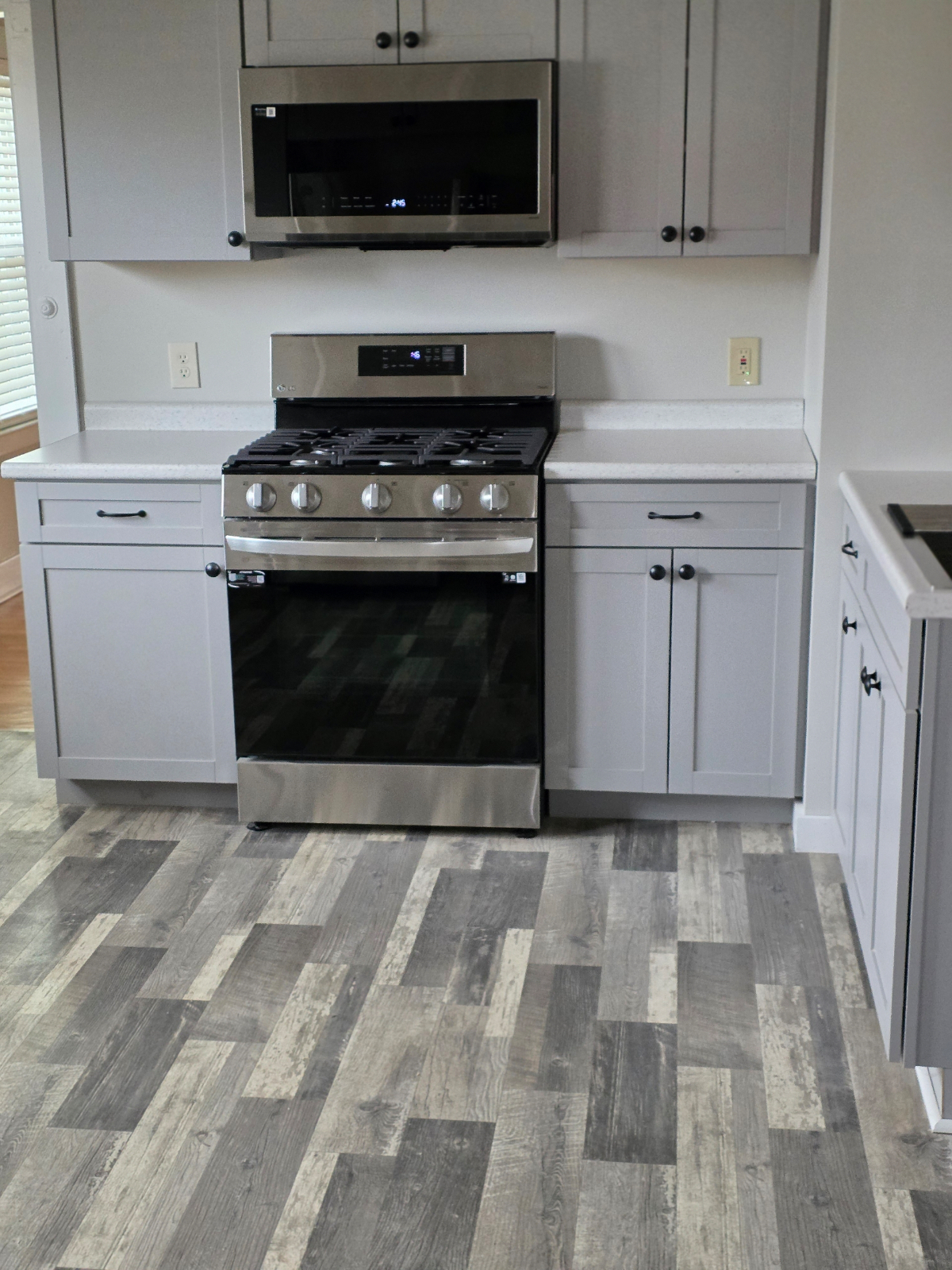 3 bedroom / 1 bath apartment - Photo 10