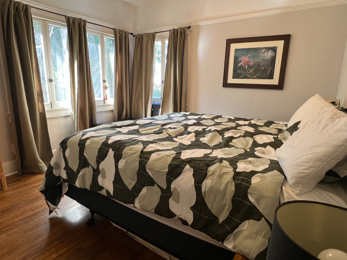 Los Feliz Village Furnished 1BR w/ Private Yard & Veranda - Aug-Nov - Photo 2