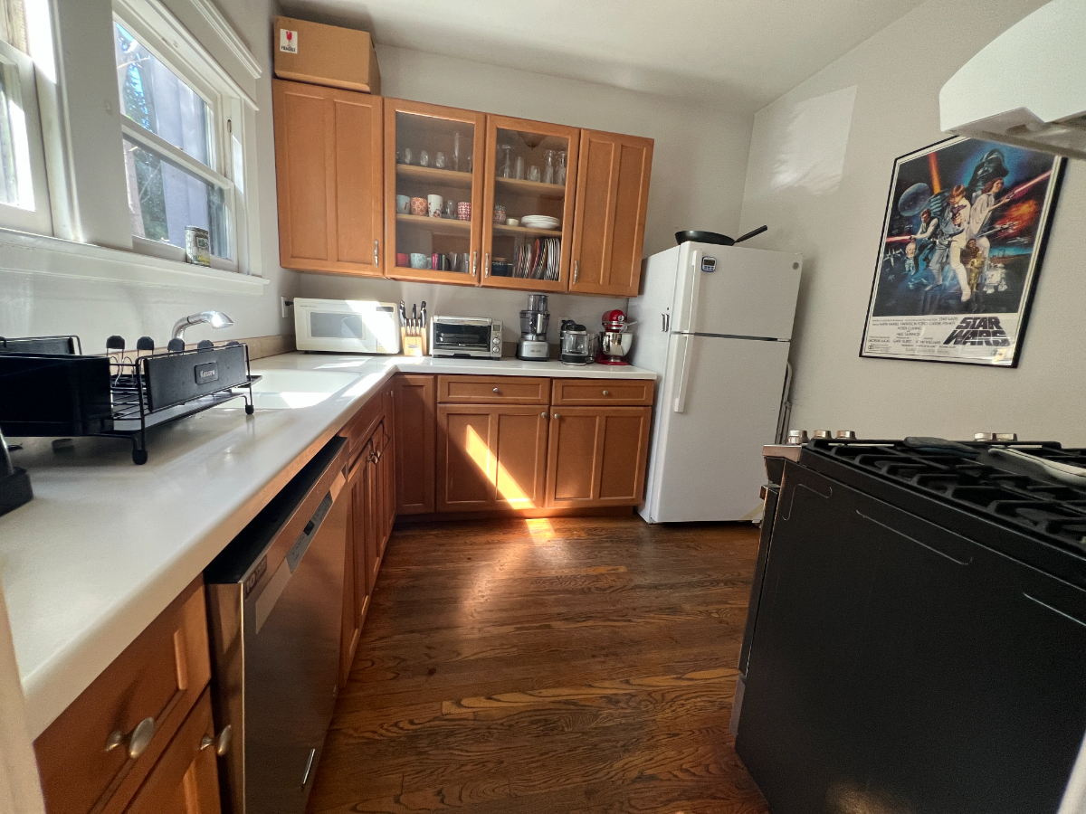 Los Feliz Village Furnished 1BR w/ Private Yard & Veranda - Aug-Nov - Photo 6