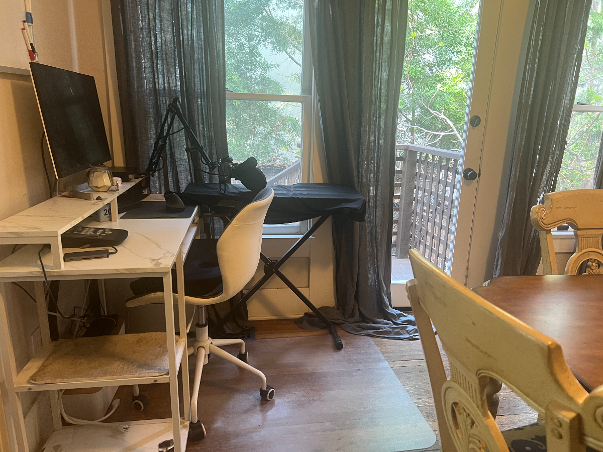 Los Feliz Village Furnished 1BR w/ Private Yard & Veranda - Aug-Nov - Photo 5