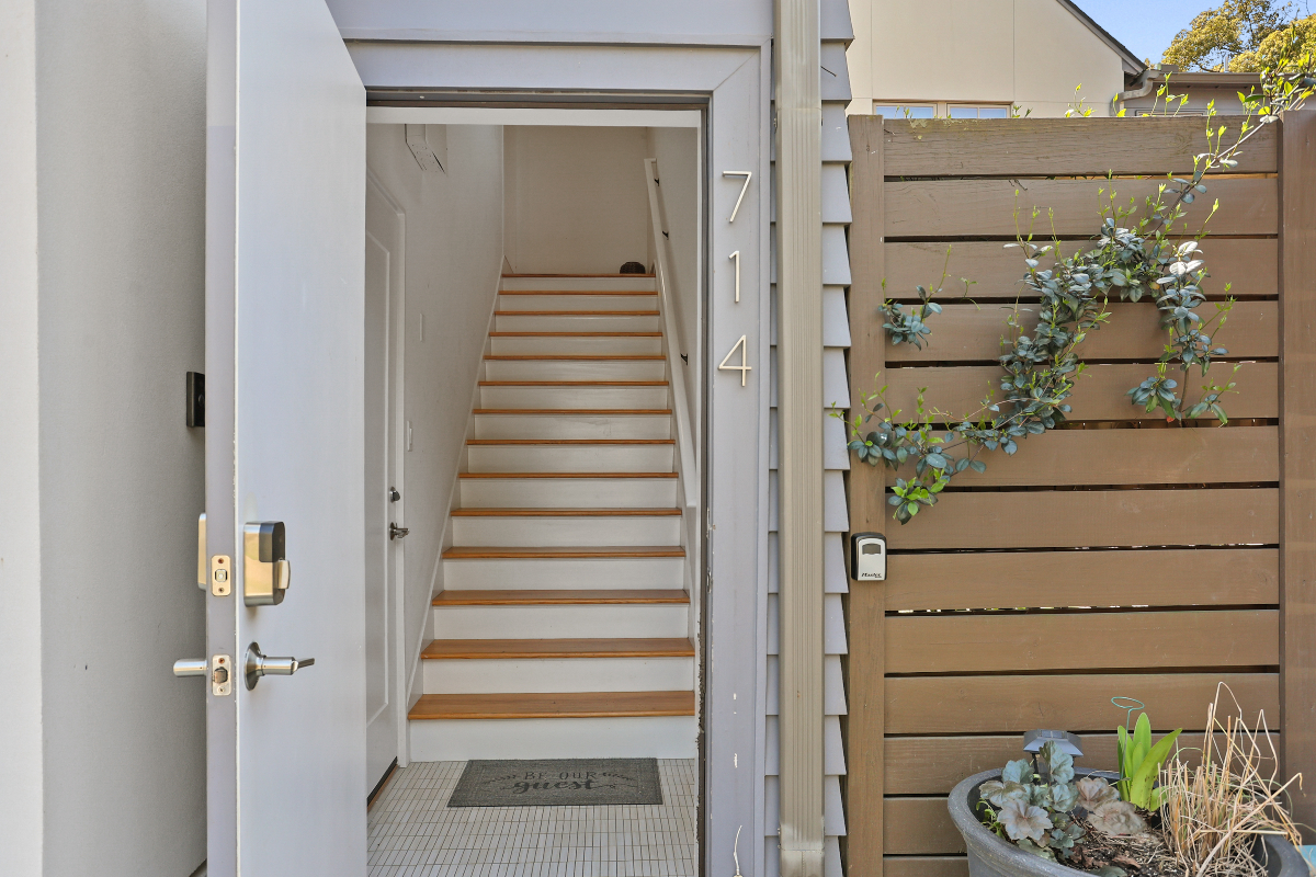 Victory Coach House--Steps to Baldwin and Daffin Parks - Photo 2