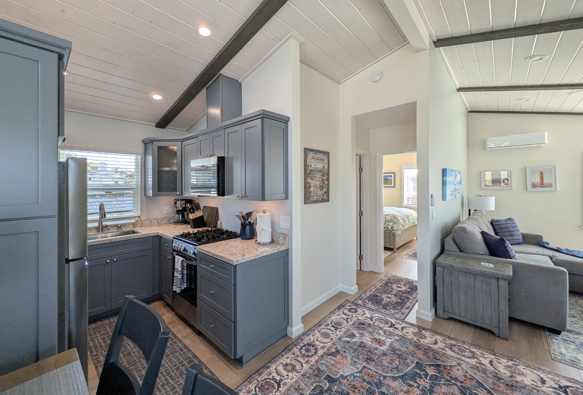 Stunning furnished unit with Ocean and Bay Views - Photo 5