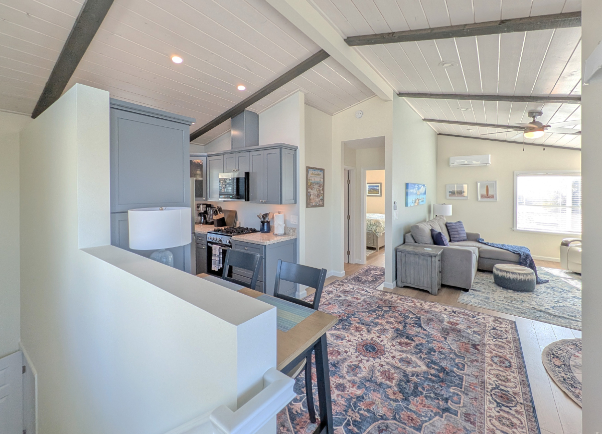 Stunning furnished unit with Ocean and Bay Views - Photo 6