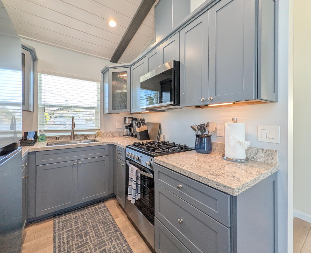 Stunning furnished unit with Ocean and Bay Views - Photo 4