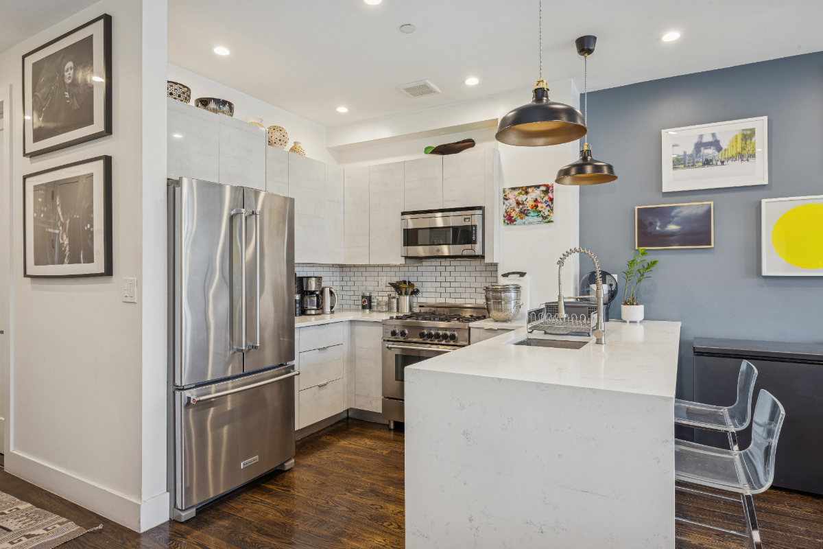 Furnished 2BR Duplex 1 Block to L Train W D 2 Terraces Quiet Work Friendly - Photo 9