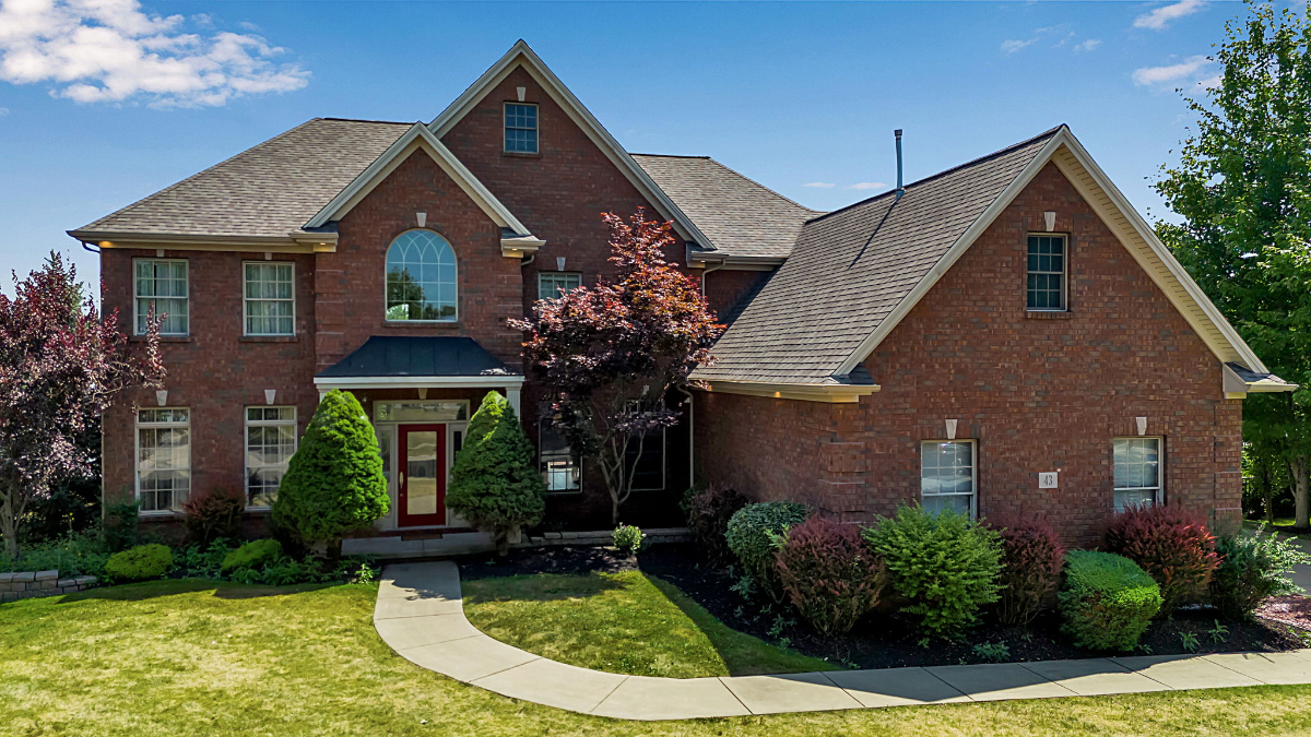 Lakefront Executive Home-Ideal for Insurance & Relocation Stays - Photo 6