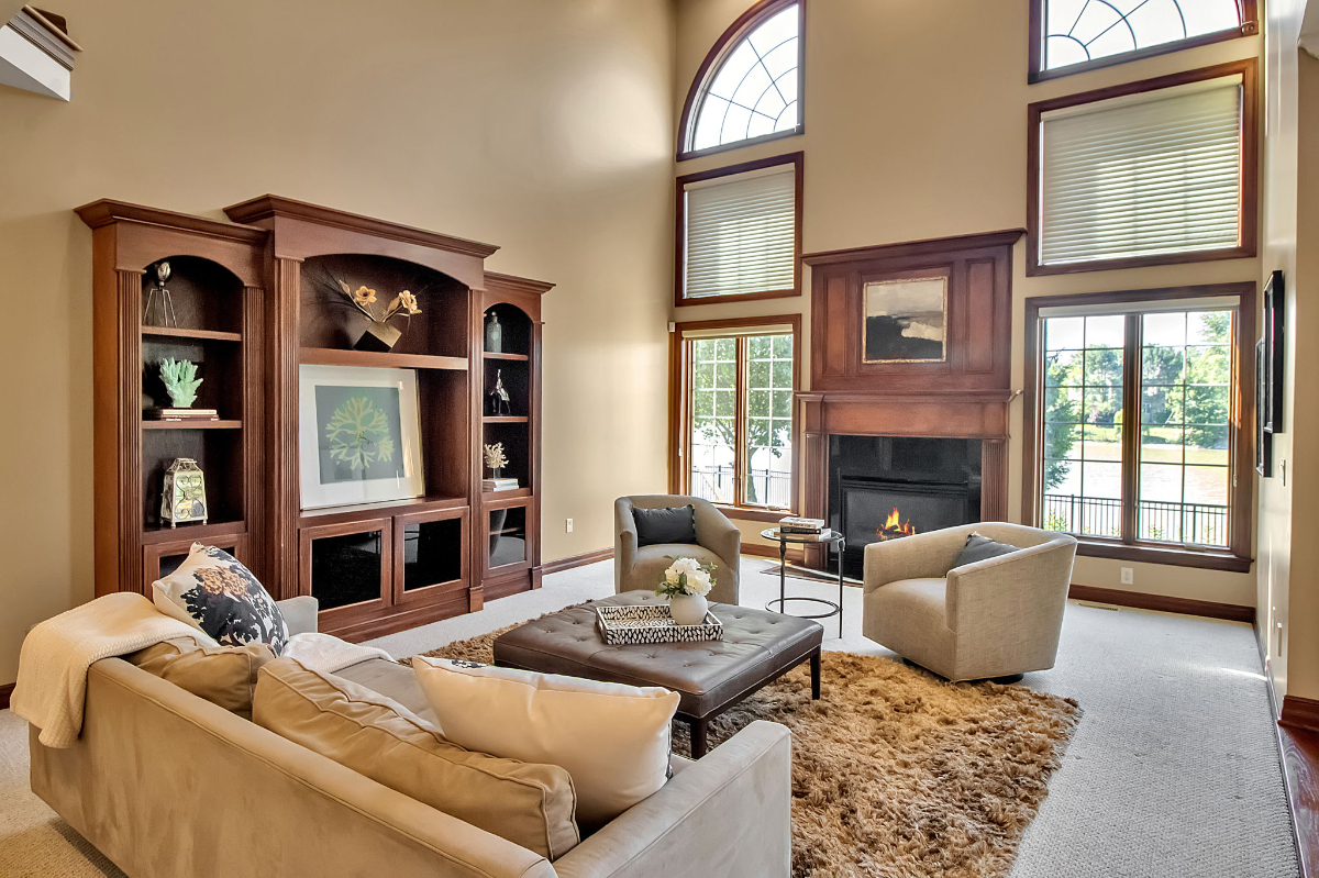 Lakefront Executive Home-Ideal for Insurance & Relocation Stays - Photo 1
