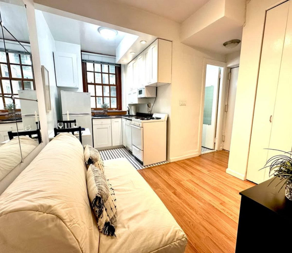 Beautiful Renovated Two-Bedroom at Upper East Side - Photo 2