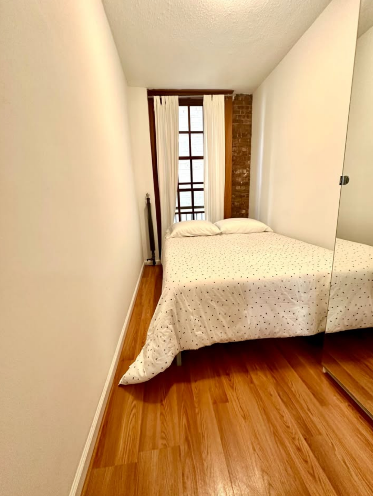 Beautiful Renovated Two-Bedroom at Upper East Side - Photo 5