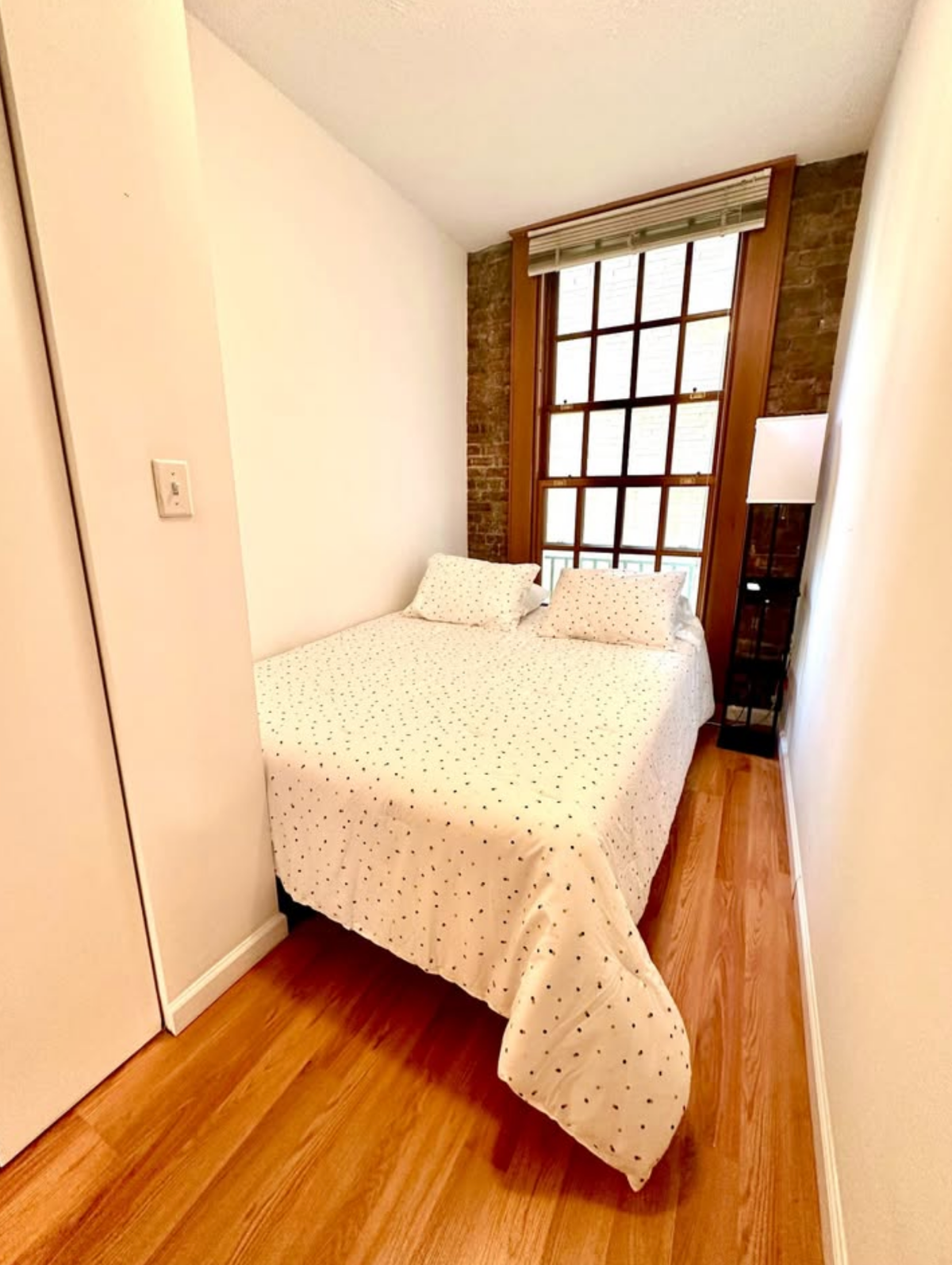 Beautiful Renovated Two-Bedroom at Upper East Side - Photo 4