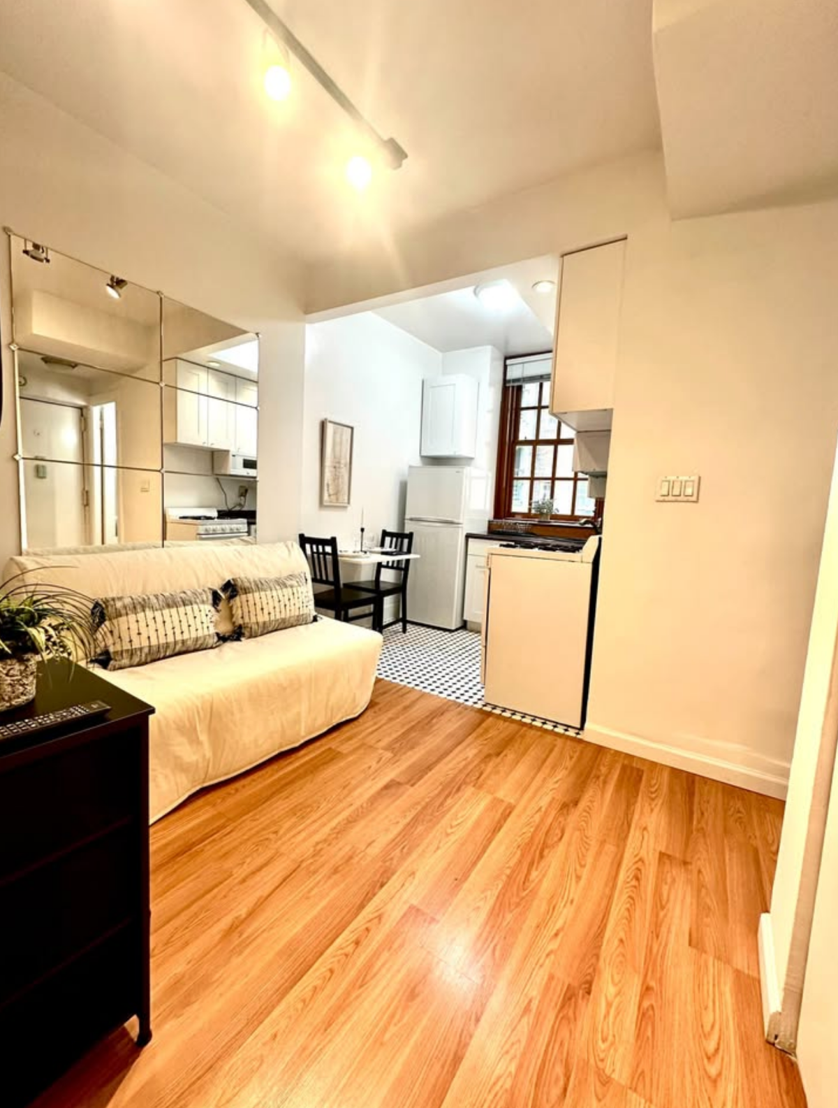 Beautiful Renovated Two-Bedroom at Upper East Side - Photo 1