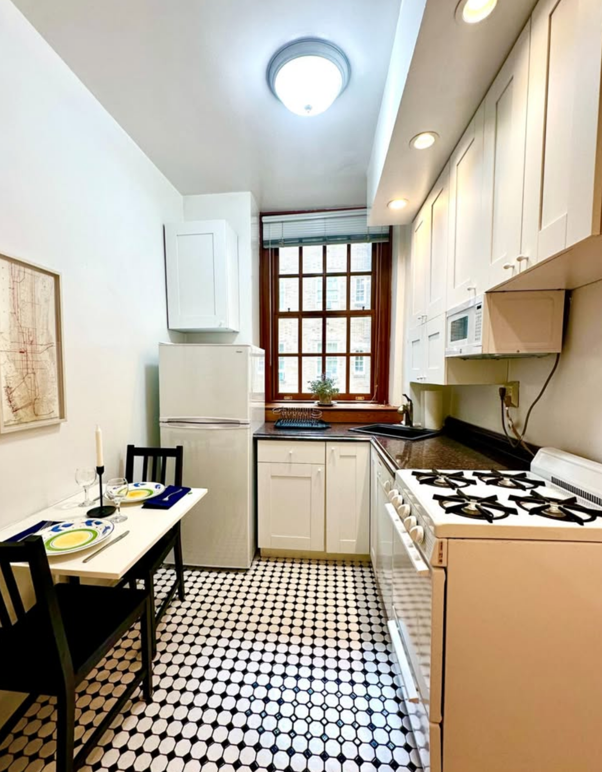 Beautiful Renovated Two-Bedroom at Upper East Side - Photo 7